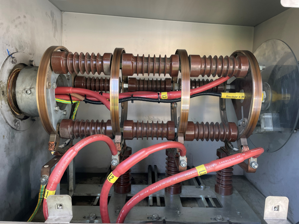 professionelle Kabelkonfektion am Containerkran